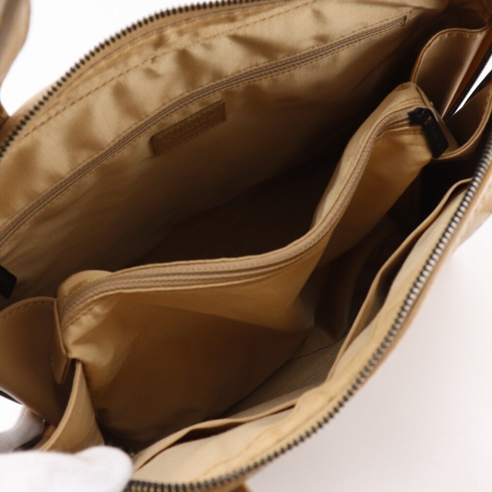 CHANEL Cream Tote Bag - Picture 6 of 16